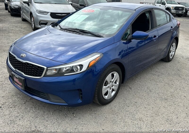 2018 Kia Forte LX   - Photo 1 - Visalia, CA 93292