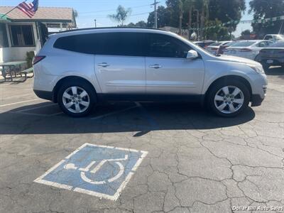 2017 Chevrolet Traverse LT   - Photo 8 - Visalia, CA 93292