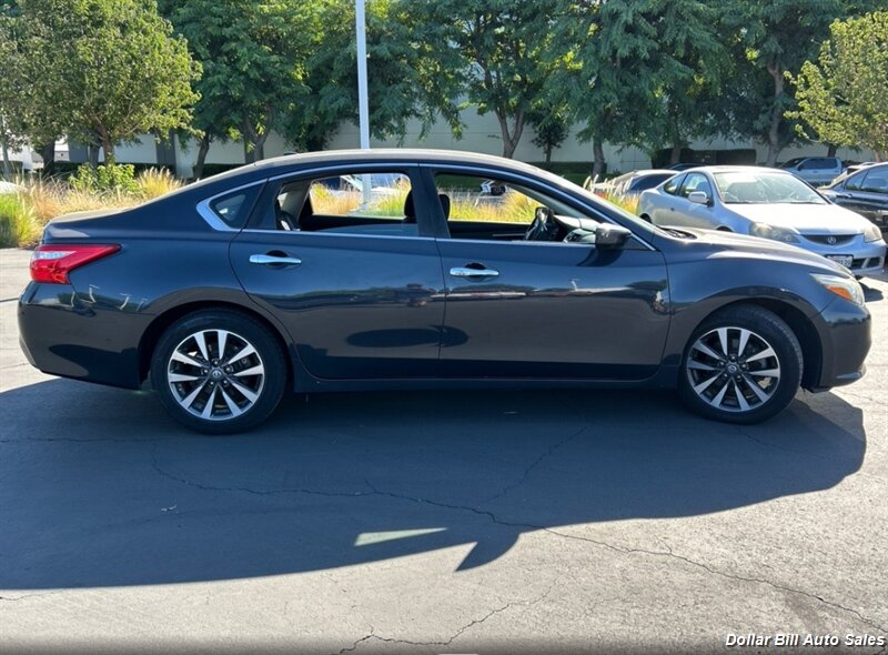 2017 Nissan Altima 2.5 SV - Photo 2 - Visalia, CA 93292