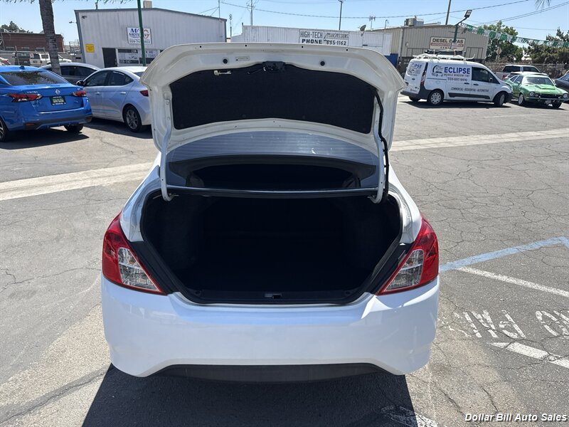 2018 Nissan Versa SV - Photo 4 - Visalia, CA 93292