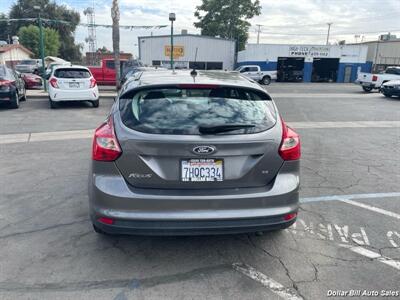 2014 Ford Focus SE   - Photo 6 - Visalia, CA 93292