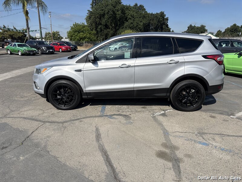 2017 Ford Escape SE - Photo 4 - Visalia, CA 93292