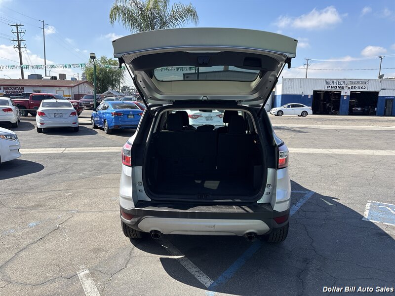 2017 Ford Escape SE - Photo 11 - Visalia, CA 93292