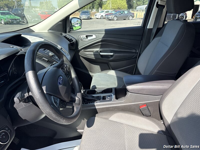 2017 Ford Escape SE - Photo 9 - Visalia, CA 93292