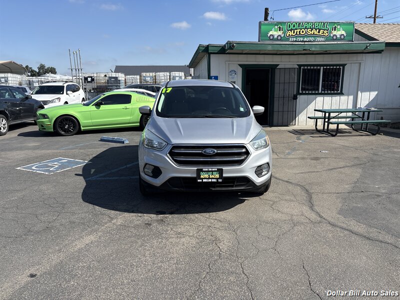 2017 Ford Escape SE   - Photo 1 - Visalia, CA 93292