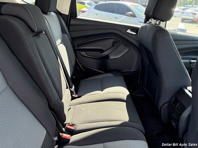 2017 Ford Escape SE - Photo 12 - Visalia, CA 93292