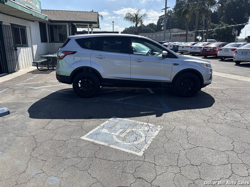 2017 Ford Escape SE - Photo 8 - Visalia, CA 93292