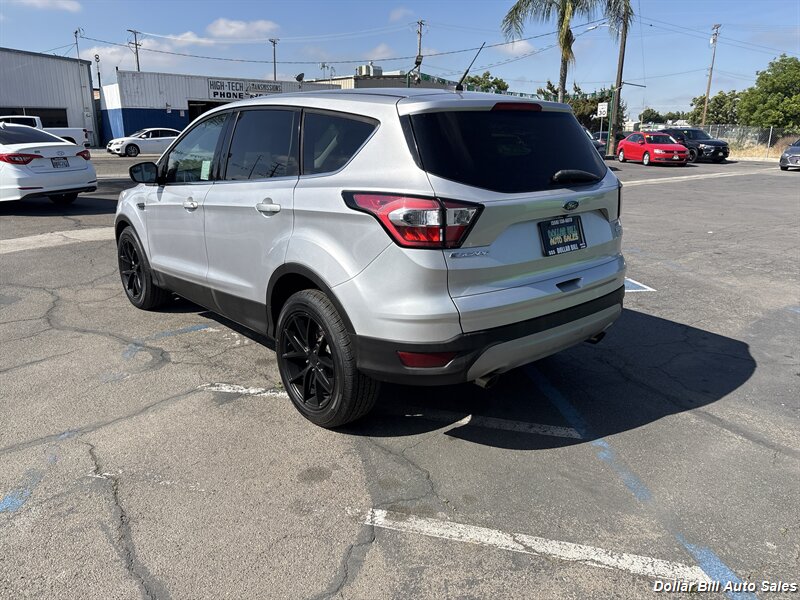 2017 Ford Escape SE - Photo 5 - Visalia, CA 93292