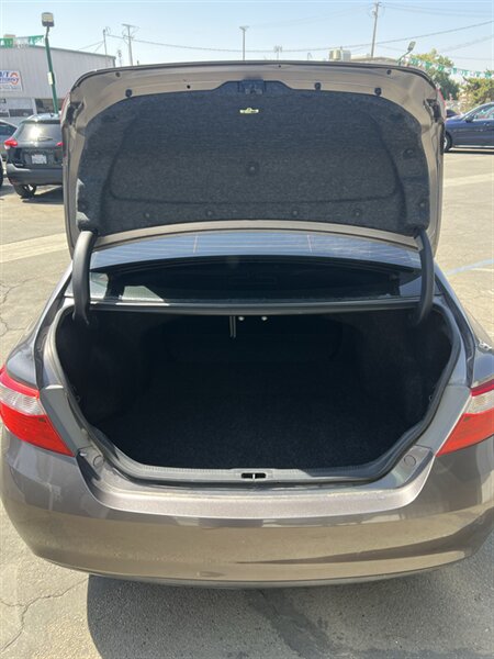 2015 Toyota Camry LE - Photo 10 - Visalia, CA 93292