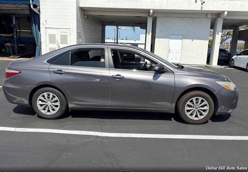 2015 Toyota Camry LE   - Photo 1 - Visalia, CA 93292