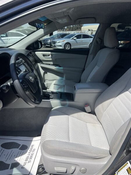 2015 Toyota Camry LE - Photo 8 - Visalia, CA 93292
