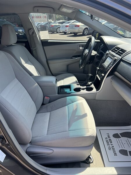 2015 Toyota Camry LE - Photo 12 - Visalia, CA 93292