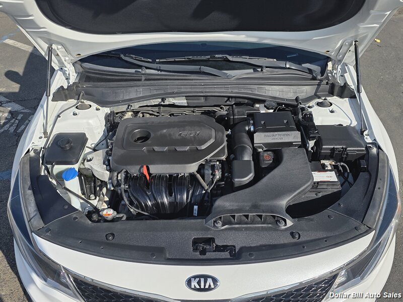 2018 Kia Optima LX - Photo 9 - Visalia, CA 93292