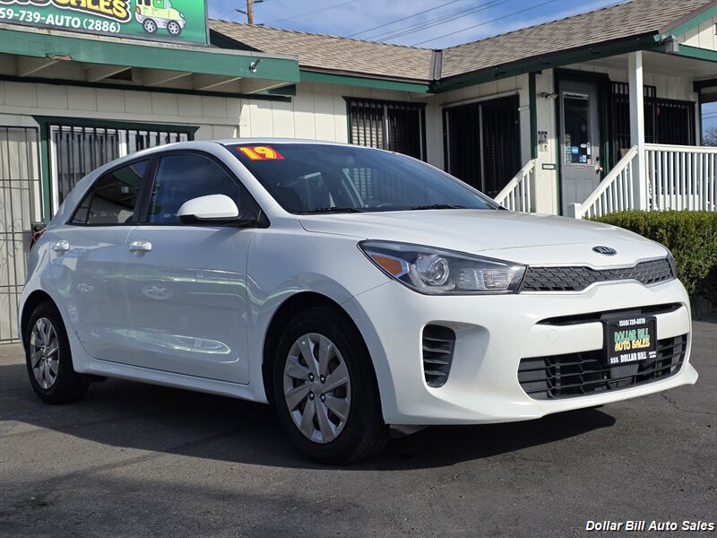 2019 Kia Rio 5-Door S's photo