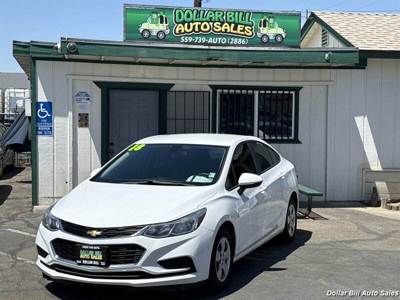 2018 Chevrolet Cruze LS Auto   - Photo 1 - Visalia, CA 93292