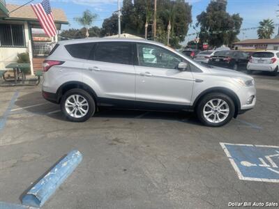 2017 Ford Escape SE   - Photo 8 - Visalia, CA 93292