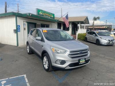 2017 Ford Escape SE   - Photo 1 - Visalia, CA 93292