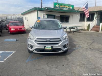 2017 Ford Escape SE   - Photo 2 - Visalia, CA 93292