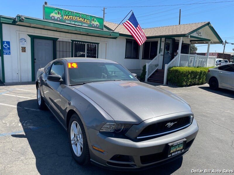 2014 Ford Mustang V6 Premium - Photo 1 - Visalia, CA 93292