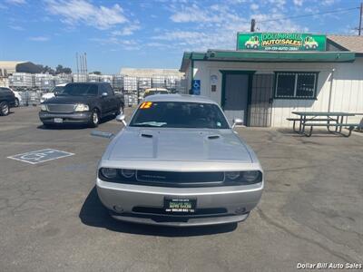 2012 Dodge Challenger SXT   - Photo 2 - Visalia, CA 93292