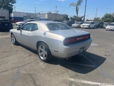 2012 Dodge Challenger SXT   - Photo 5 - Visalia, CA 93292