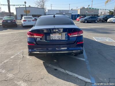 2019 Kia Optima LX   - Photo 6 - Visalia, CA 93292