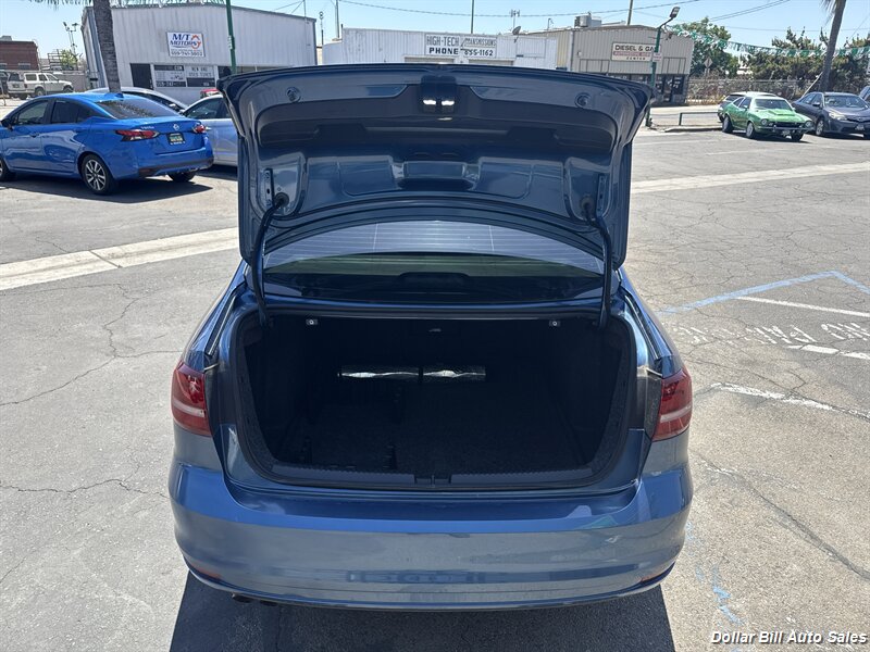 2018 Volkswagen Jetta 1.4T SE - Photo 5 - Visalia, CA 93292