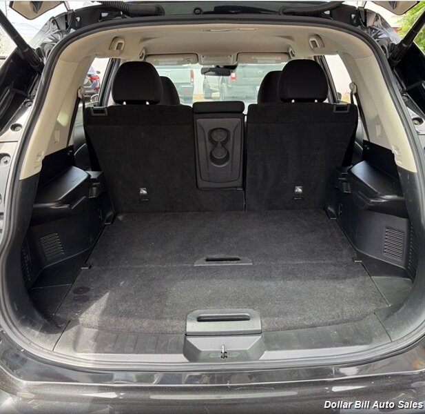 2020 Nissan Rogue SV - Photo 8 - Visalia, CA 93292