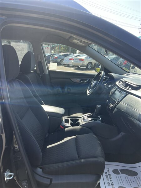 2020 Nissan Rogue SV - Photo 11 - Visalia, CA 93292