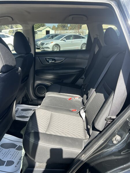 2020 Nissan Rogue SV - Photo 8 - Visalia, CA 93292