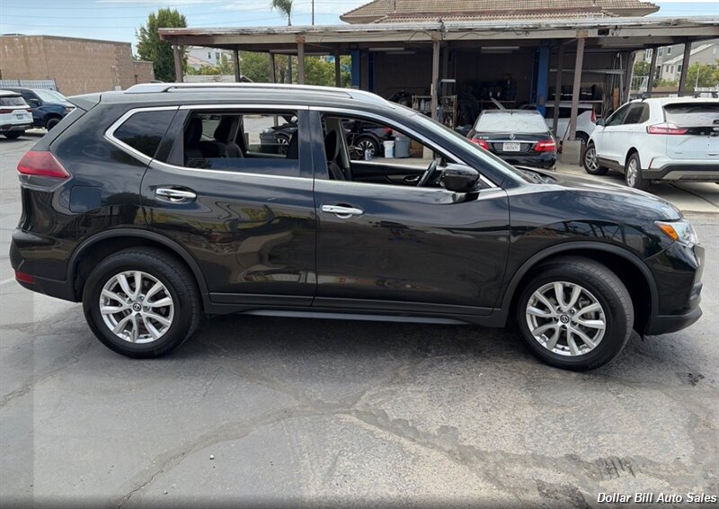 2020 Nissan Rogue SV - Photo 2 - Visalia, CA 93292