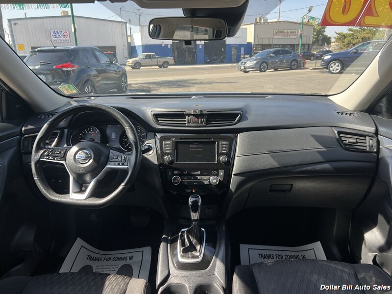 2020 Nissan Rogue SV - Photo 12 - Visalia, CA 93292