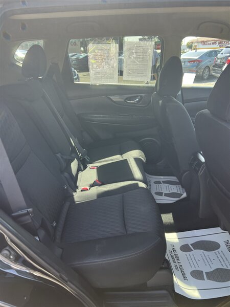 2020 Nissan Rogue SV - Photo 10 - Visalia, CA 93292