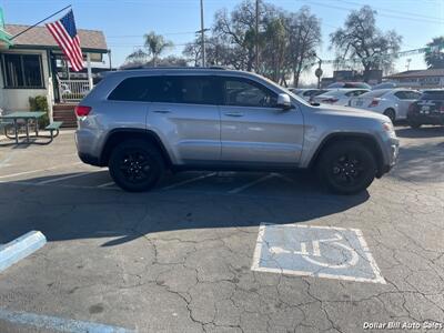 2014 Jeep Grand Cherokee Laredo   - Photo 8 - Visalia, CA 93292