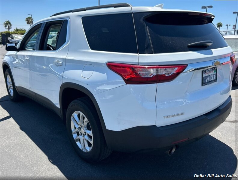 2020 Chevrolet Traverse LT Cloth - Photo 2 - Visalia, CA 93292