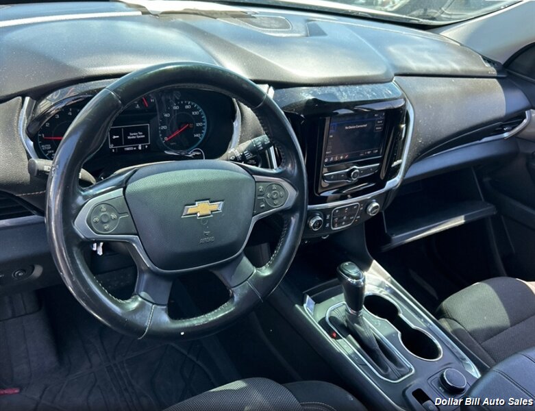 2020 Chevrolet Traverse LT Cloth - Photo 3 - Visalia, CA 93292