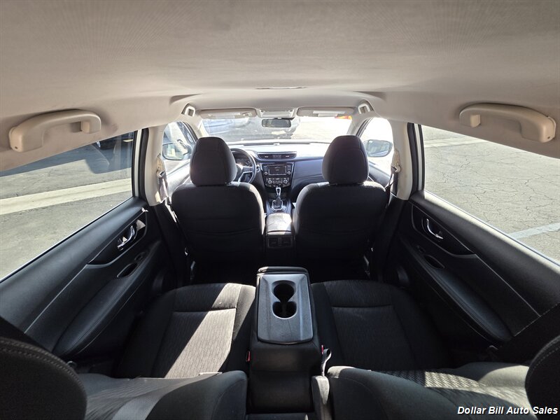 2019 Nissan Rogue SV - Photo 12 - Visalia, CA 93292