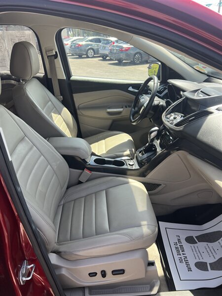2015 Ford Escape Titanium - Photo 11 - Visalia, CA 93292