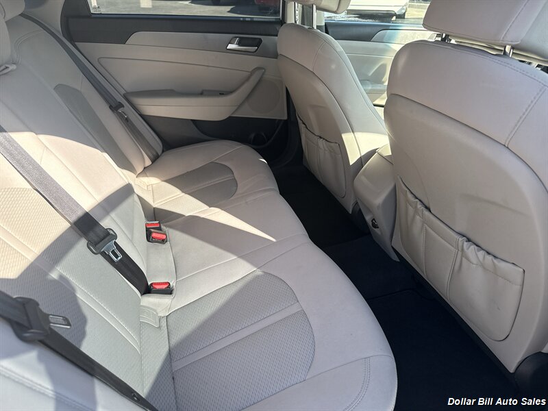 2015 Hyundai SONATA SE - Photo 8 - Visalia, CA 93292