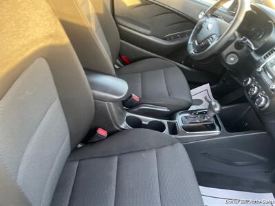 2018 Kia Forte LX   - Photo 14 - Visalia, CA 93292