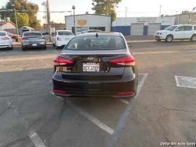 2018 Kia Forte LX   - Photo 6 - Visalia, CA 93292