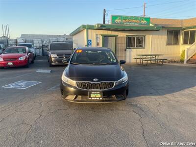 2018 Kia Forte LX   - Photo 2 - Visalia, CA 93292