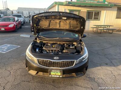 2018 Kia Forte LX   - Photo 9 - Visalia, CA 93292