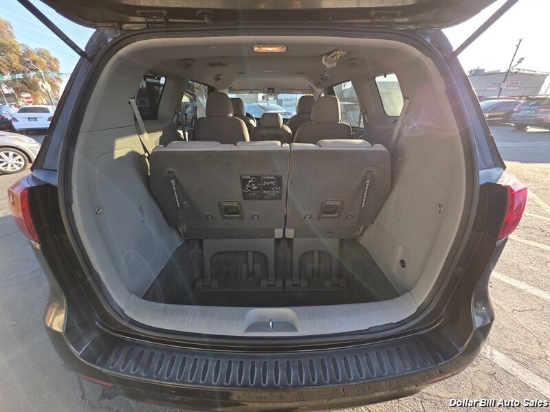 2016 Kia Sedona LX - Photo 9 - Visalia, CA 93292