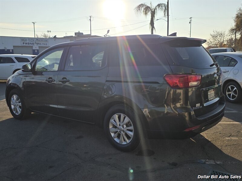 2016 Kia Sedona LX - Photo 5 - Visalia, CA 93292