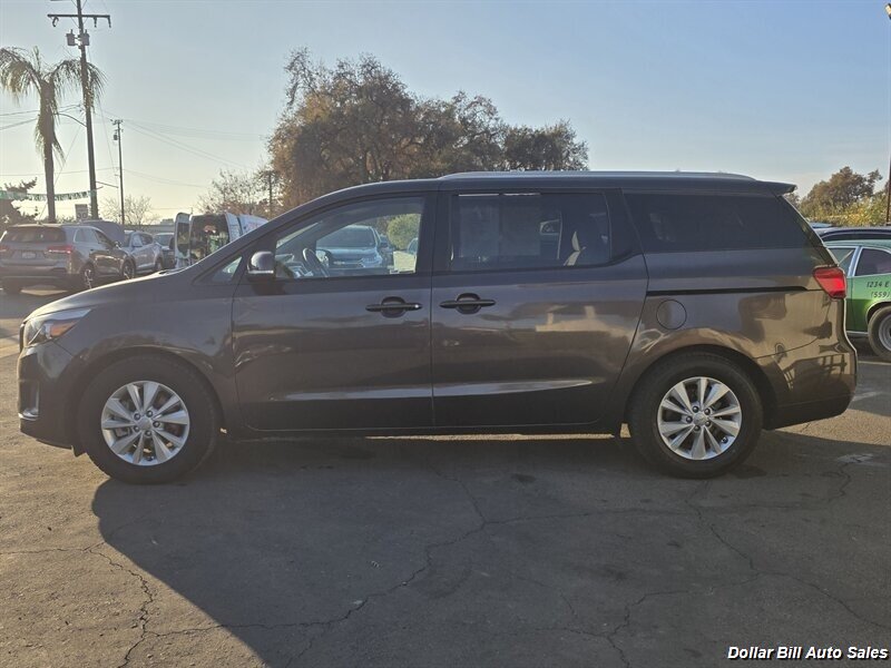 2016 Kia Sedona LX - Photo 4 - Visalia, CA 93292