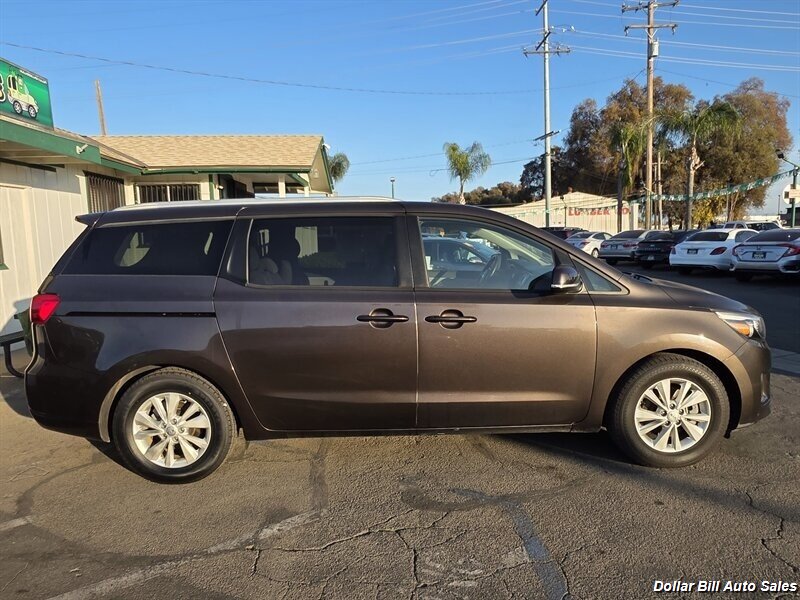 2016 Kia Sedona LX - Photo 8 - Visalia, CA 93292
