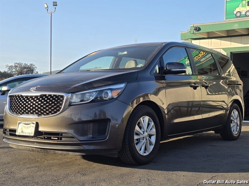 2016 Kia Sedona LX - Photo 3 - Visalia, CA 93292