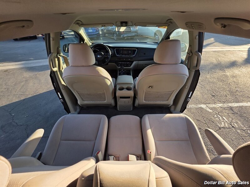 2016 Kia Sedona LX - Photo 12 - Visalia, CA 93292