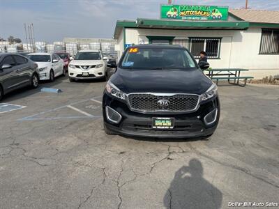 2016 Kia Sorento LX   - Photo 2 - Visalia, CA 93292